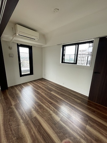 プレシス赤羽8階 洋室５．０畳（内装前）