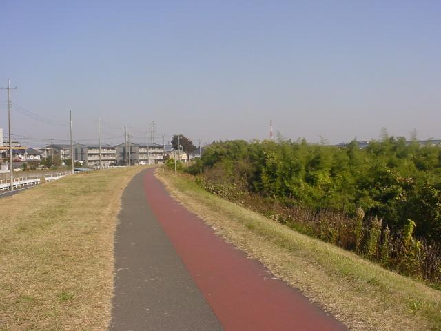 サンセヴィラージュ 浅川河川敷まで80ｍ