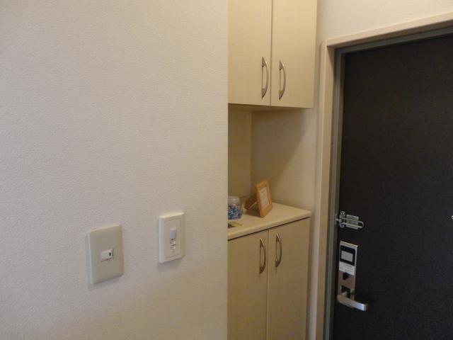 コンフォース光101号室 下駄箱