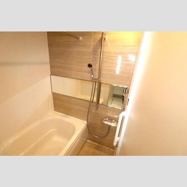 グラナーデ江戸川B102号室 浴室