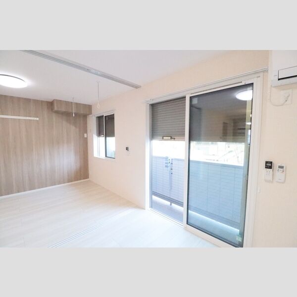 plume103号室 シャッター(LDK12.5帖～洋室6帖)