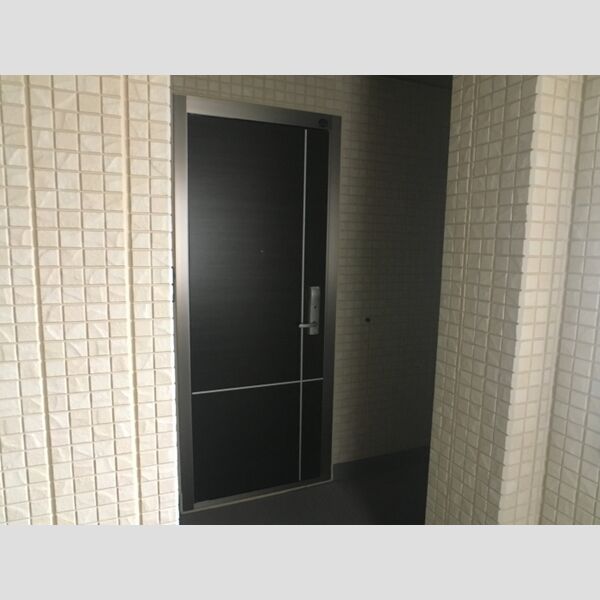 中澤ビル 玄関扉です♪