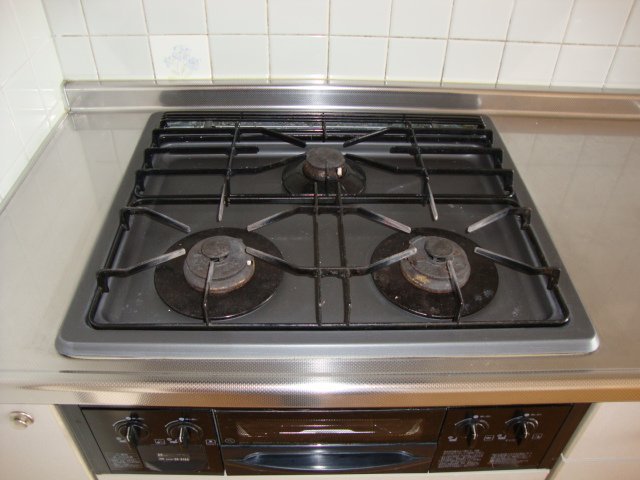 サザンフィールド301号室 三口コンロ