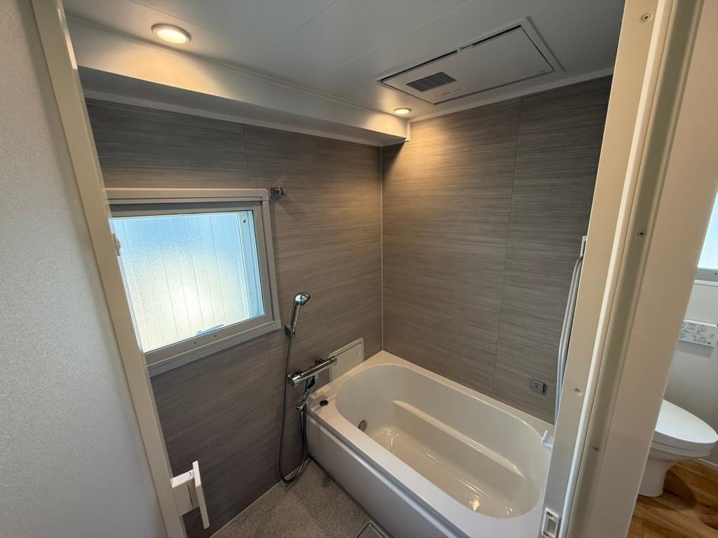 ユニハイム鎌倉 バスは浴室暖房乾燥、ダウンライト、調光付