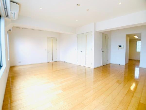 アパートメンツ東山 リビング