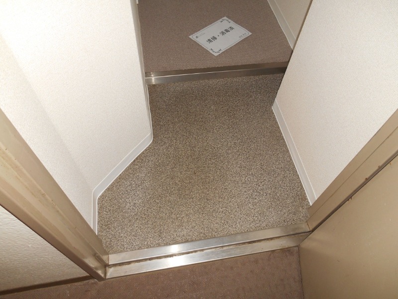 トップルーム横浜5階 玄関