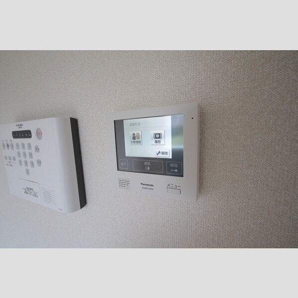 ルピナ105号室 カラーモニター付きインターホン