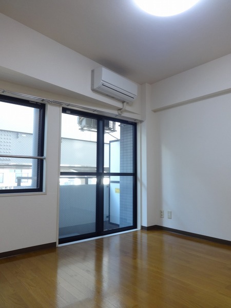 メインステージ大森町駅前305号室 リビング