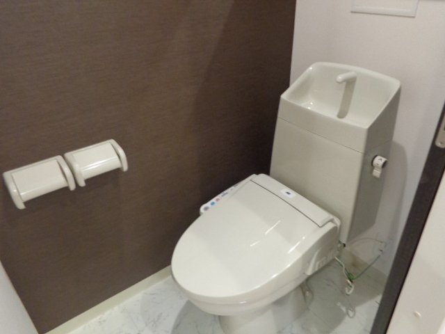 ベリタ202号室 シャワー付トイレ