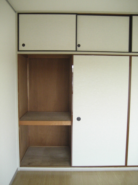 ガーデンハイム大和 洋室２収納　※別号室の参考写真(現況優先・仕様違いの場合あり)