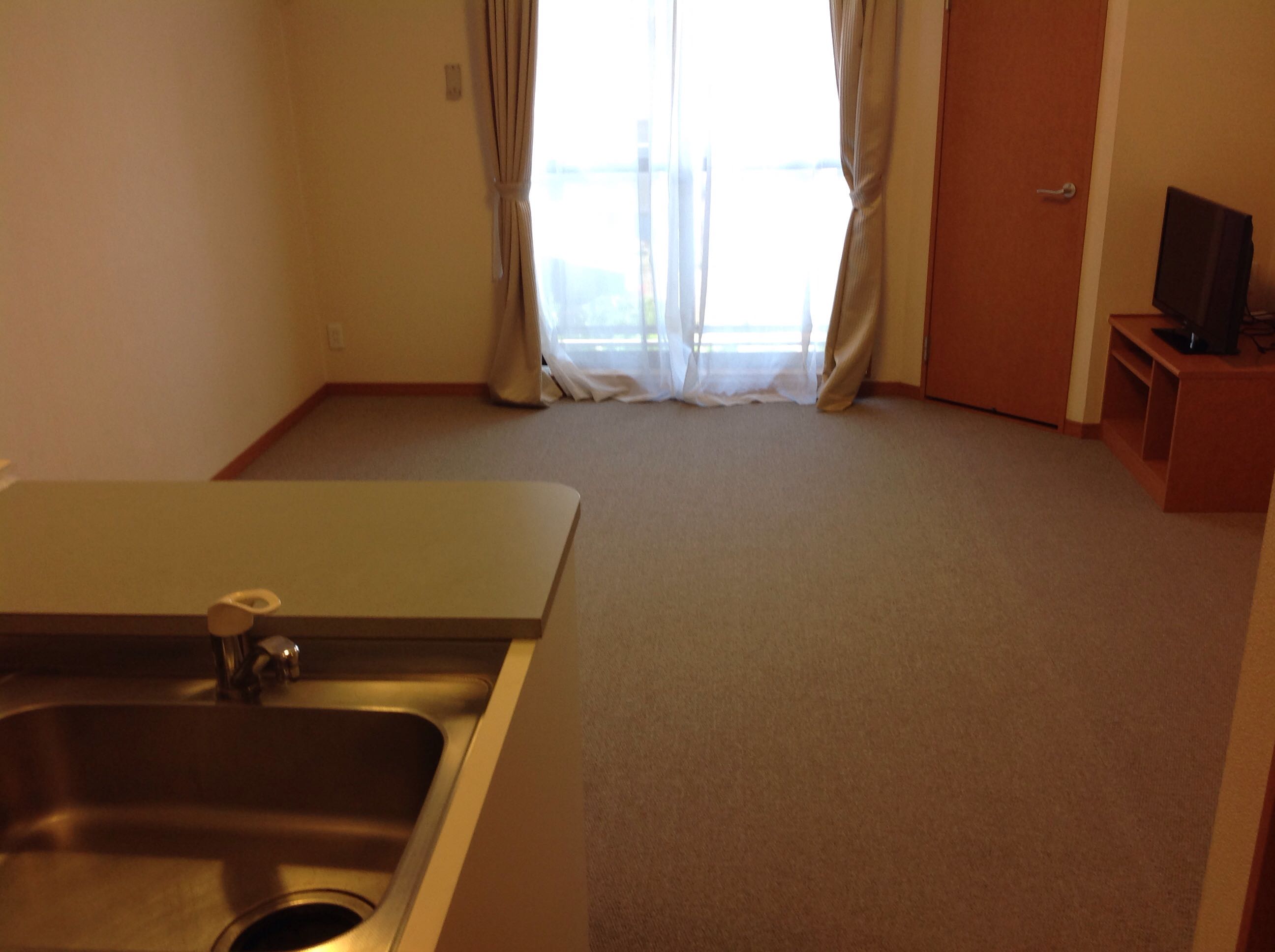 レオパレスアドゥスィール リビング