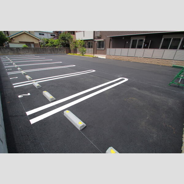 グレイスコート 駐車場