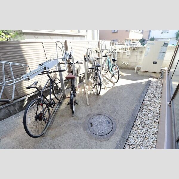 ヒルズ吉祥寺302号室 駐輪場