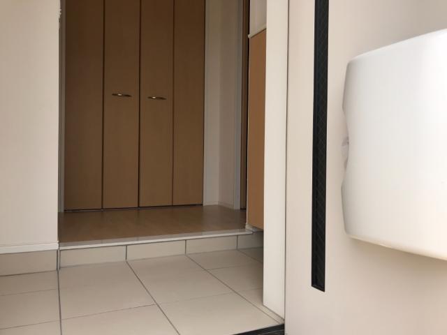 エンブレイス 玄関