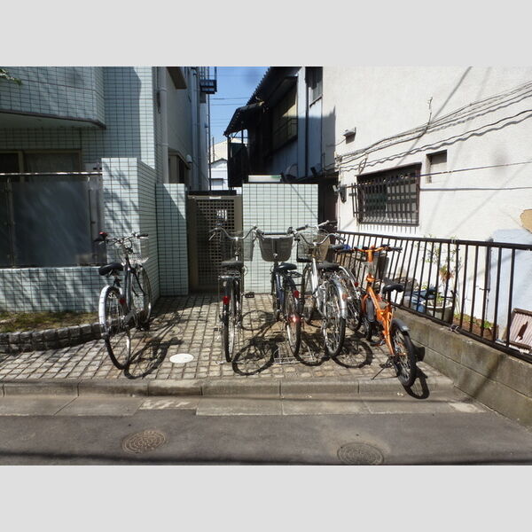 グランヤース・アリヤマ 駐輪場