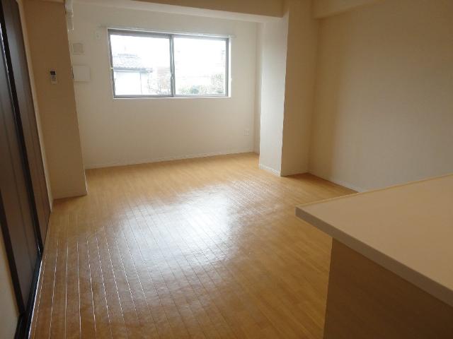 Ｒｏｍａｎｔｉｓ　Ｋａｗａｇｕｃｈｉ（ロマンティス　川口） リビングダイニング