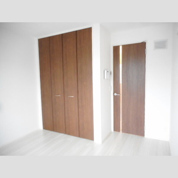 グレイシア306号室 居室全景②