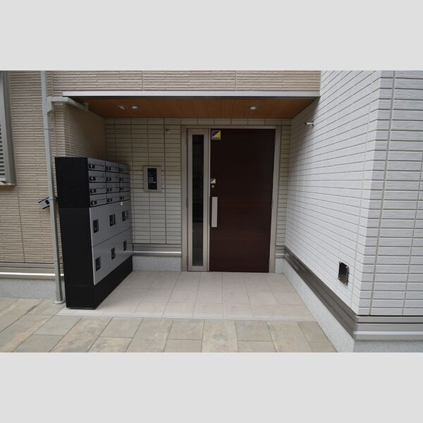 Dフラット台町102号室 建物入り口