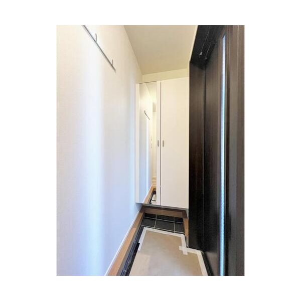日野市多摩平5丁目戸建 玄関