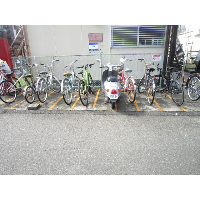 メゾンフォンテーヌＣ205号室 駐輪場