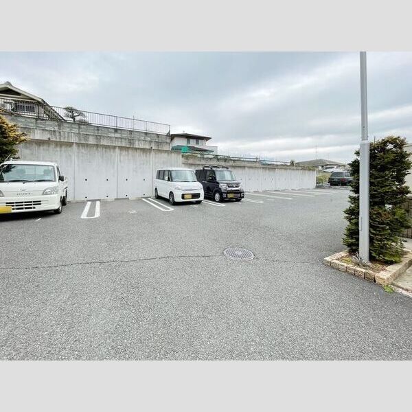 コートプラセール　A 駐車場