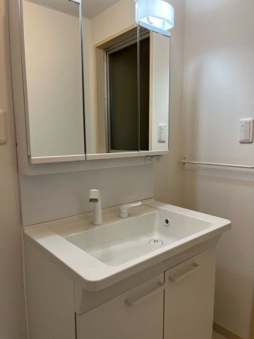 オークヒルズ301号室 スペースが確保できる洗面所です