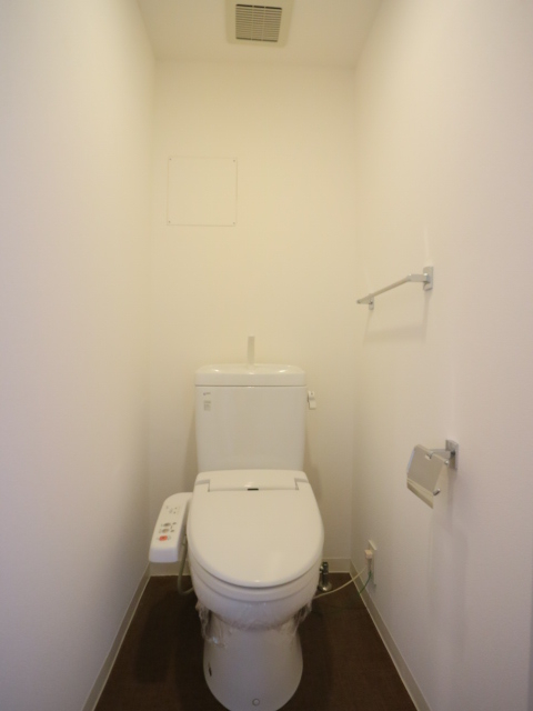 プライムアーバン武蔵小杉comodo407号室 ※旧トイレ写真　温水洗浄便座を交換しています
