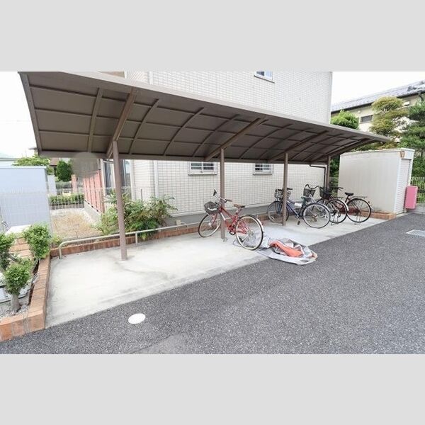 ウィステリア　B 駐車場