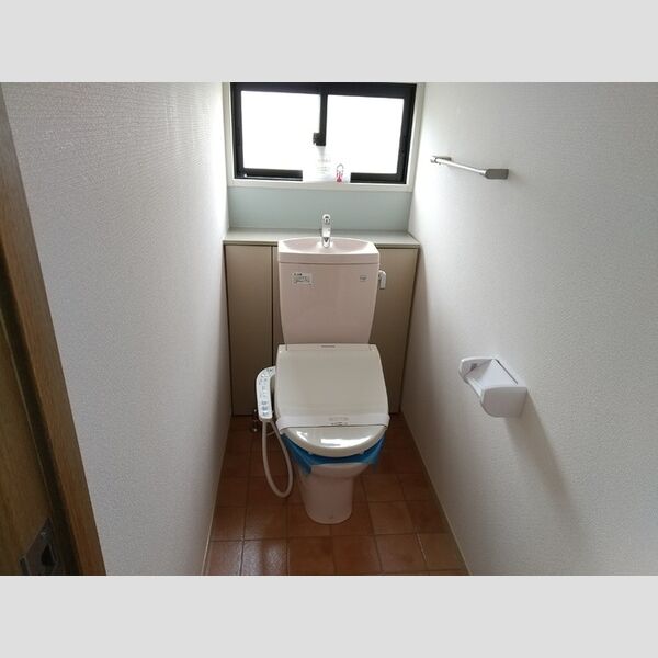 佐倉市上座貸家 2階のトイレ