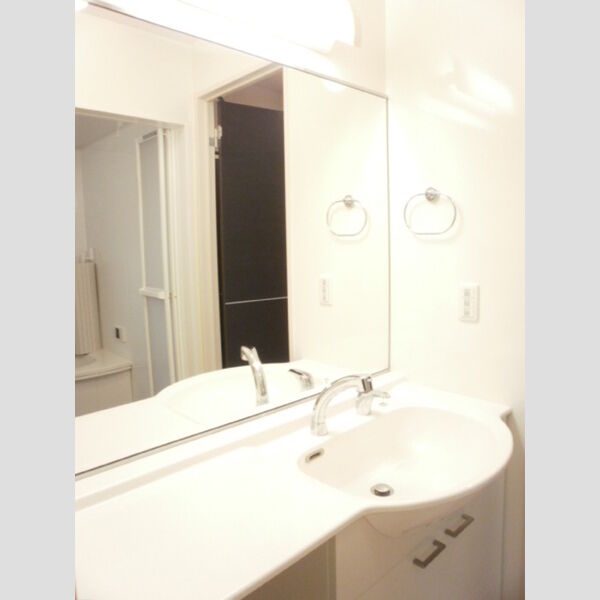 コートヴィレッジ かりん103号室 1,260㎜のワイド洗面台♪