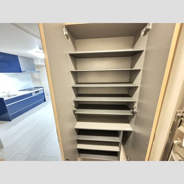 Maestro (マエストロ)303号室 シューズボックス