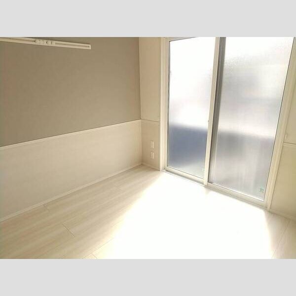 ロイジェント加美平102号室 洋室【7.3帖】