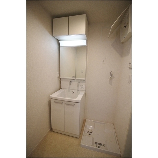 アムール本行徳201号室 内観