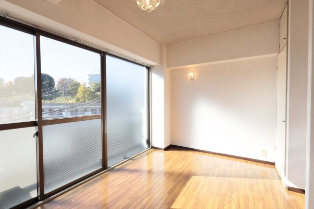 サンピア月見台307号室 同物件別部屋写真（307は左右反転タイプ）