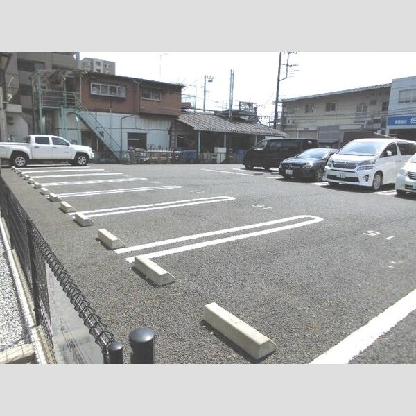 エスポワール沼影Ⅱ305号室 駐車場
