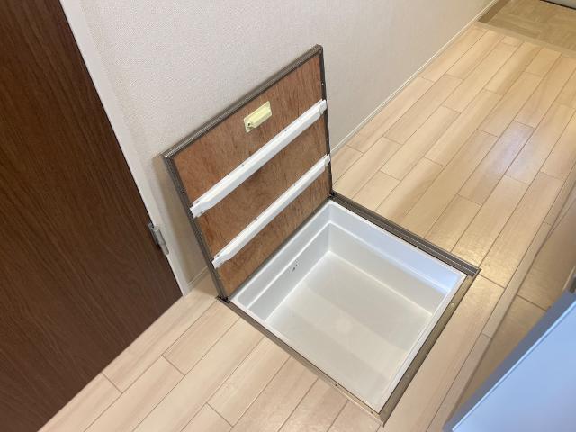 シャルマン　ヒルズ107号室 床下収納