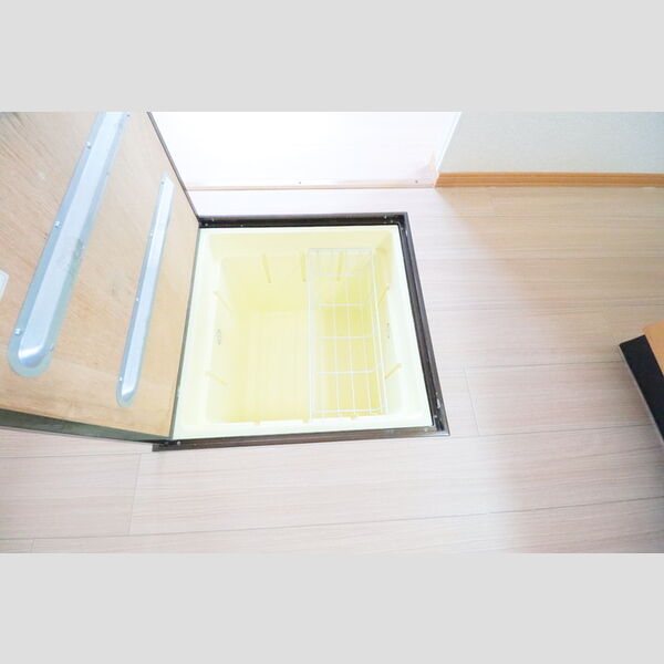 タウンコート　A 床下収納