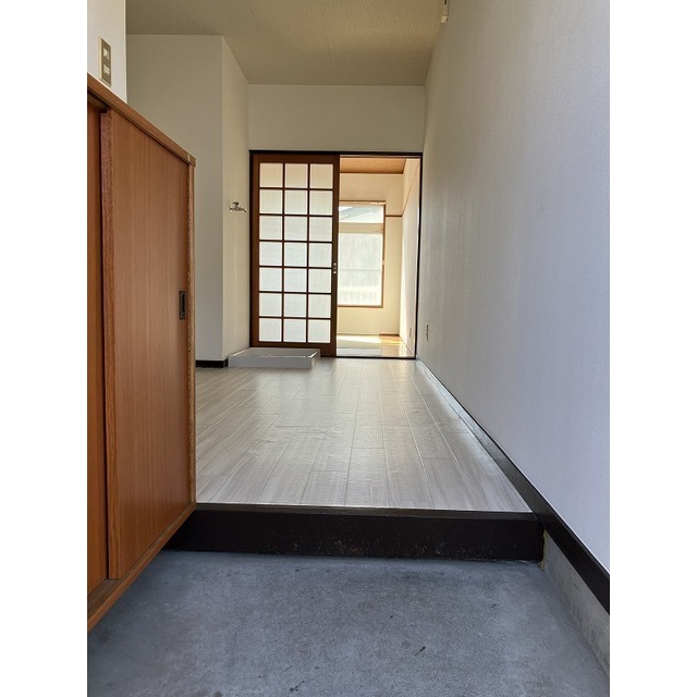 新田ハイツ203号室 玄関