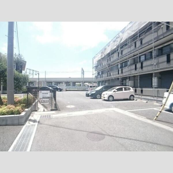 ゴールドパストラル 駐車場