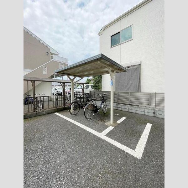 レーベンハイム105号室 駐輪場