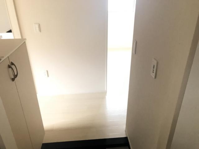 キャトルセゾン白楽101号室 廊下