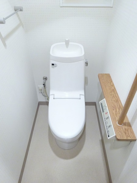 グレイス新横浜アクシス304号室 トイレ