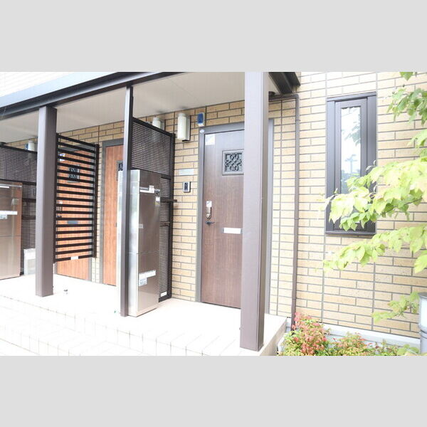 ルピナス　参番館 エントランス