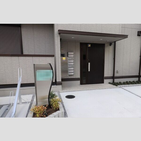 ラ・フェリーチェ201号室 エントランス