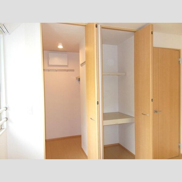 スプリングハウス ウォークインクローゼット　収納