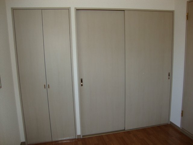 ピュア海老名 洋室収納