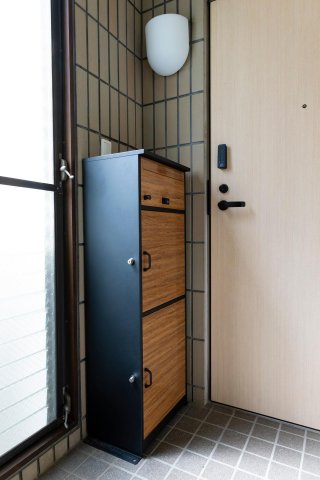 ワイズビル 指紋認証付きの鍵付きです。