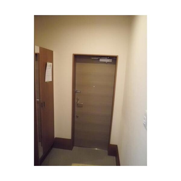 アドバンス霞　東棟A号室 玄関