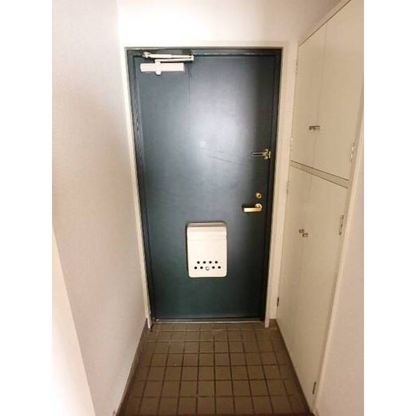 ロイヤルエモンド松戸 玄関