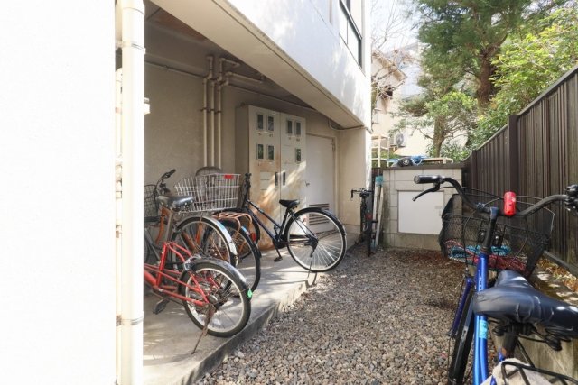 ノイメゾン桜台2階 駐輪場